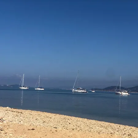 Grand à Entre Et Hyères