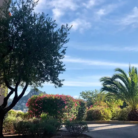 Grand à Entre Et * Hyères