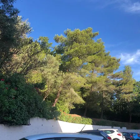 Grand à Entre Et *