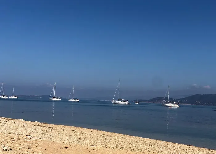 Grand à Entre Et Hyères