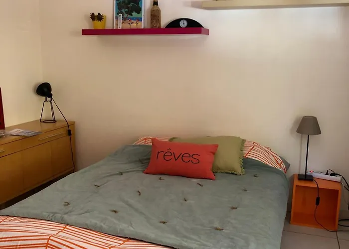 Grand à Entre Et Appartement Hyères